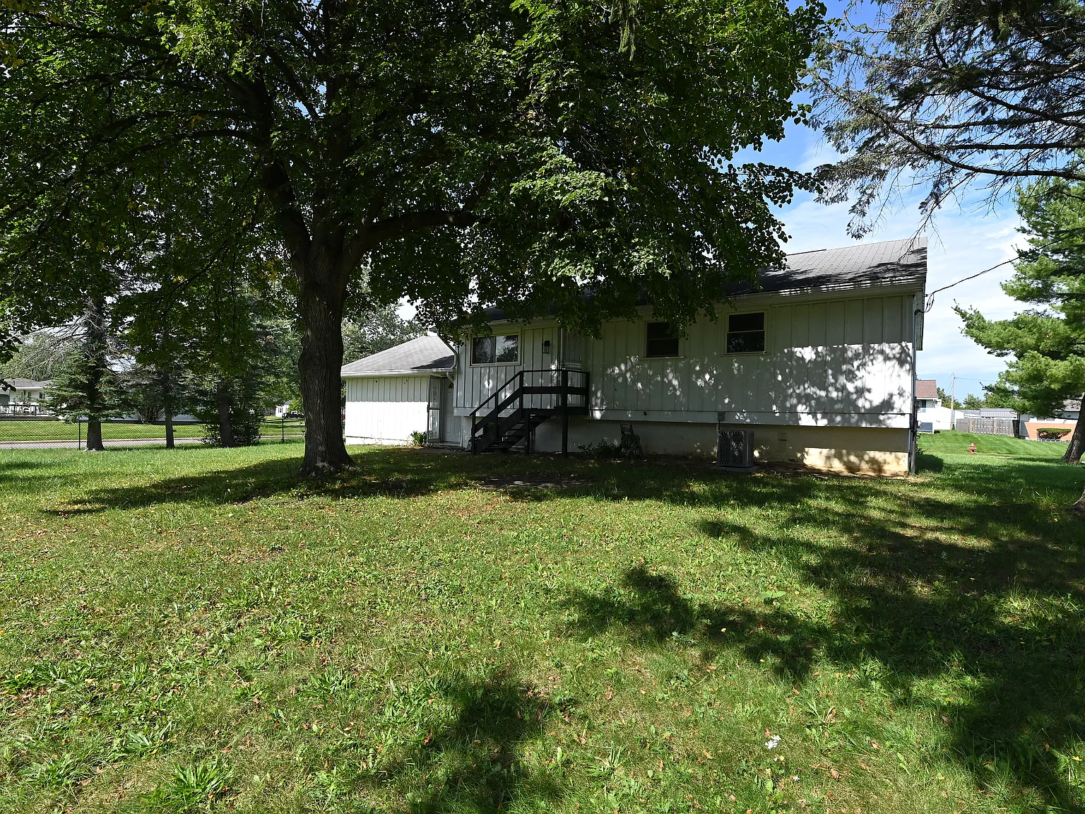 3 bed, 1836 sqft, $1,895 — Photo 4