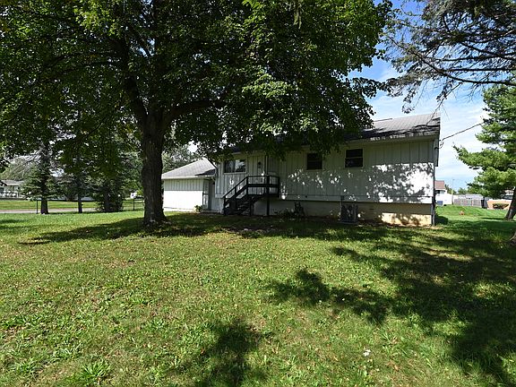 4th image of 23580 Comstock Rd