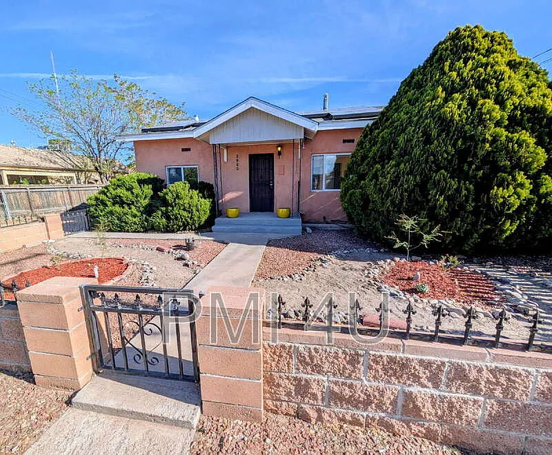 3 bed, 2.0 bath, 1240 sqft, $2,000 — Photo 3