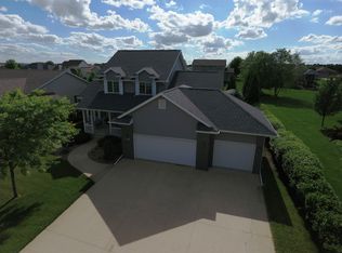 4105 Carlton Dr, Cedar Falls, IA 50613