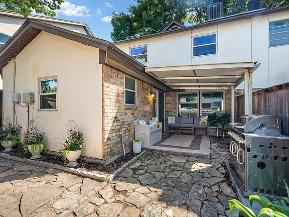 3rd image of 4822 Rollingwood Ct