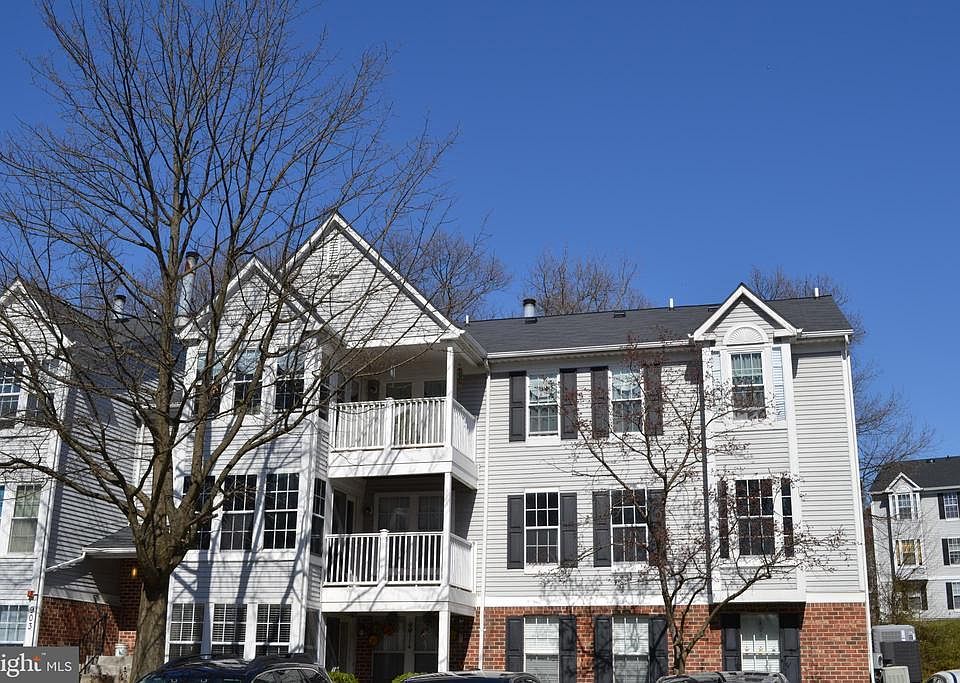 1st image of 903 Woodbridge Ct Unit M