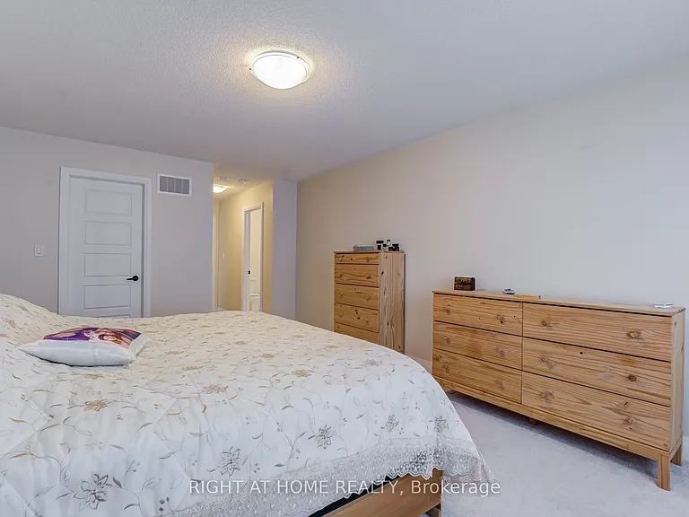 70 Westlake Cres — Photo 15