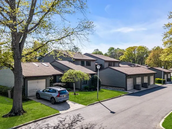 15B Andover Ct, Red Bank, NJ 07701