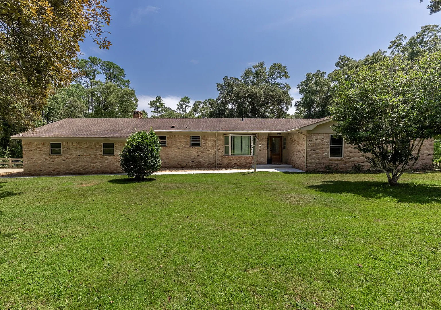 Spacious 3-Bedroom Fairhope Home with Pool, Screened Porch & Remodeled Kitchen — Photo 1