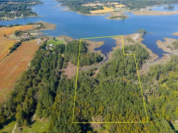 25 Glass Rd, Hayes, VA 23072