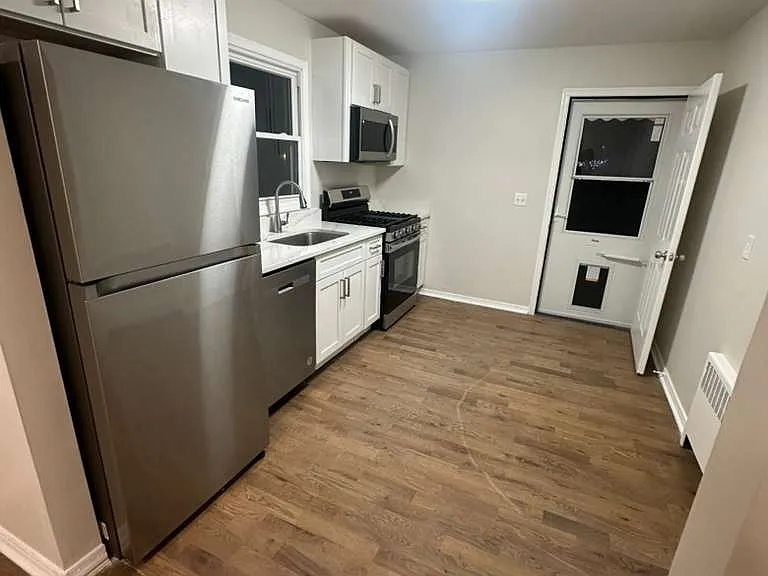 Recently installed new kitchen cabinets with granite countertop and stainless steel appliances,
brand new storm door