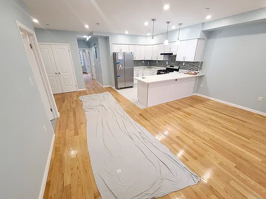 Rented by Metro Garden Realty NYC | media 40