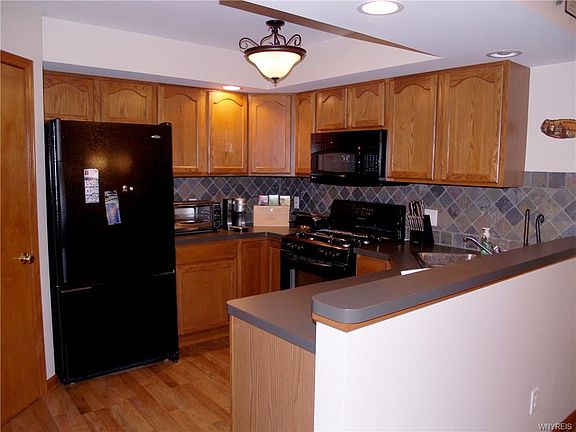 5th image of 4331 Berkley Pl Unit J4