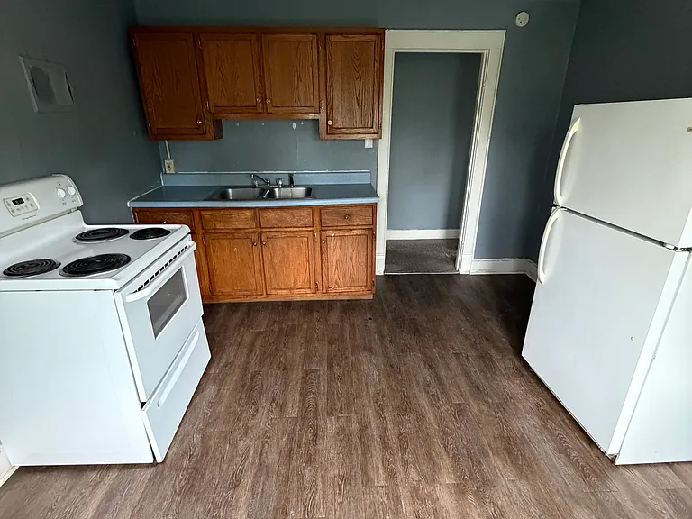 528 S Washington St #3 — Photo 4