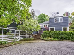 4 Horseshoe Bend Ln, Mendham, NJ 07945