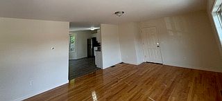 3rd image of 425 Brown St #10
