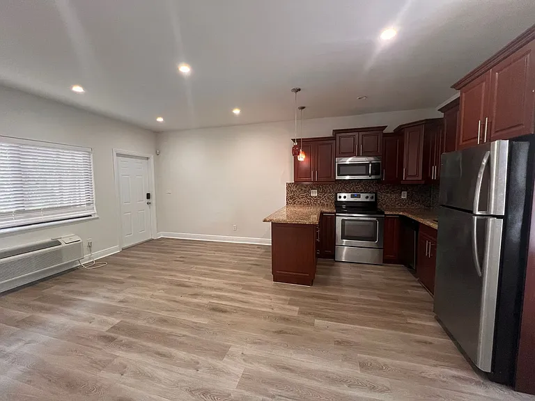 3201 Aviation Ave — Photo 9