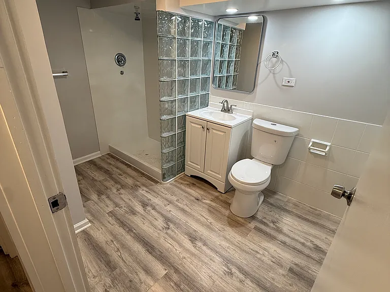 2529 W Medill Ave #G — Photo 10