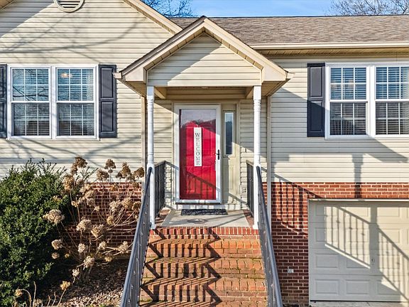 2nd image of 610 Brookhollow Trl