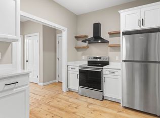 22 Market St, Amesbury, MA 01913