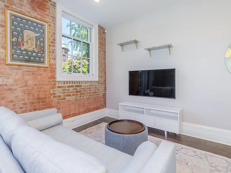 901 D St NE #1 — Photo 24