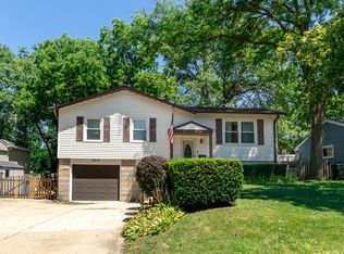 7615 Walnut Ave, Woodridge, IL 60517