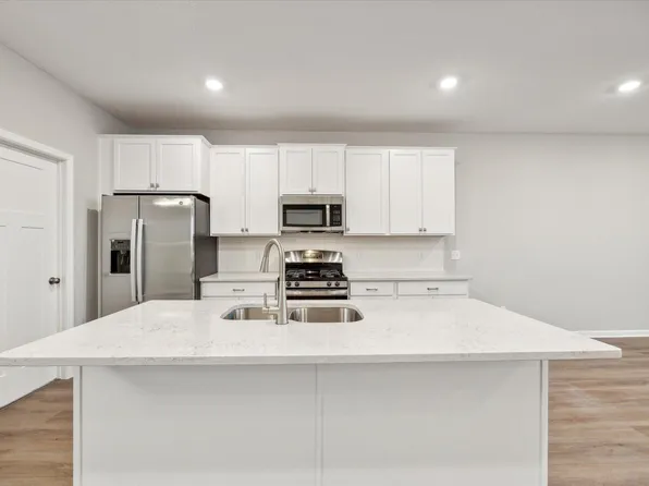 1554 Torres Ln, West Saint Paul, MN 55118