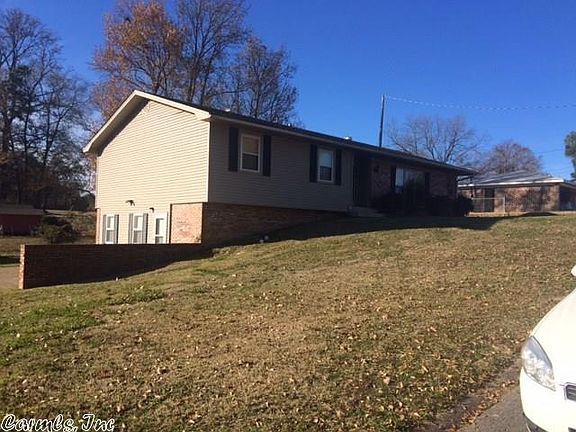 2nd image of 913 S 22nd St