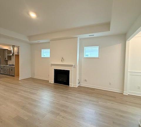 4th image of 108 Swain St