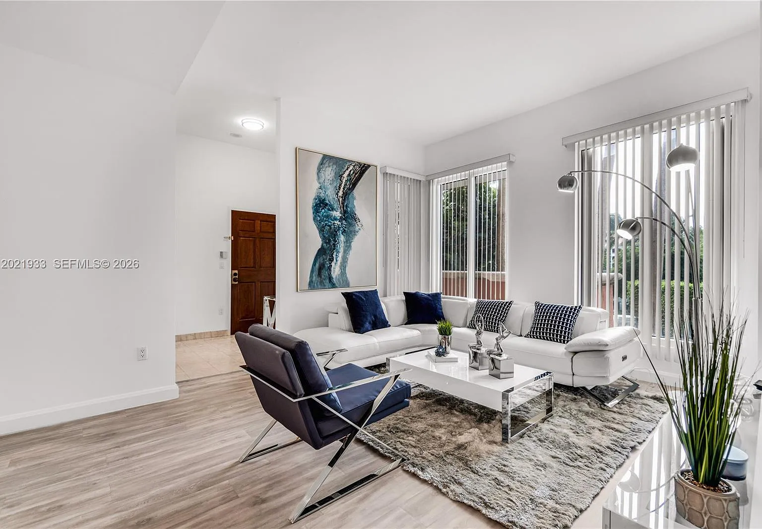 2 bed, 1330 sqft, $7,900 — Photo 3