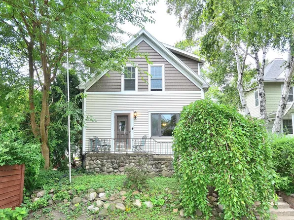 2823 S Delaware AVENUE, Milwaukee, WI 53207