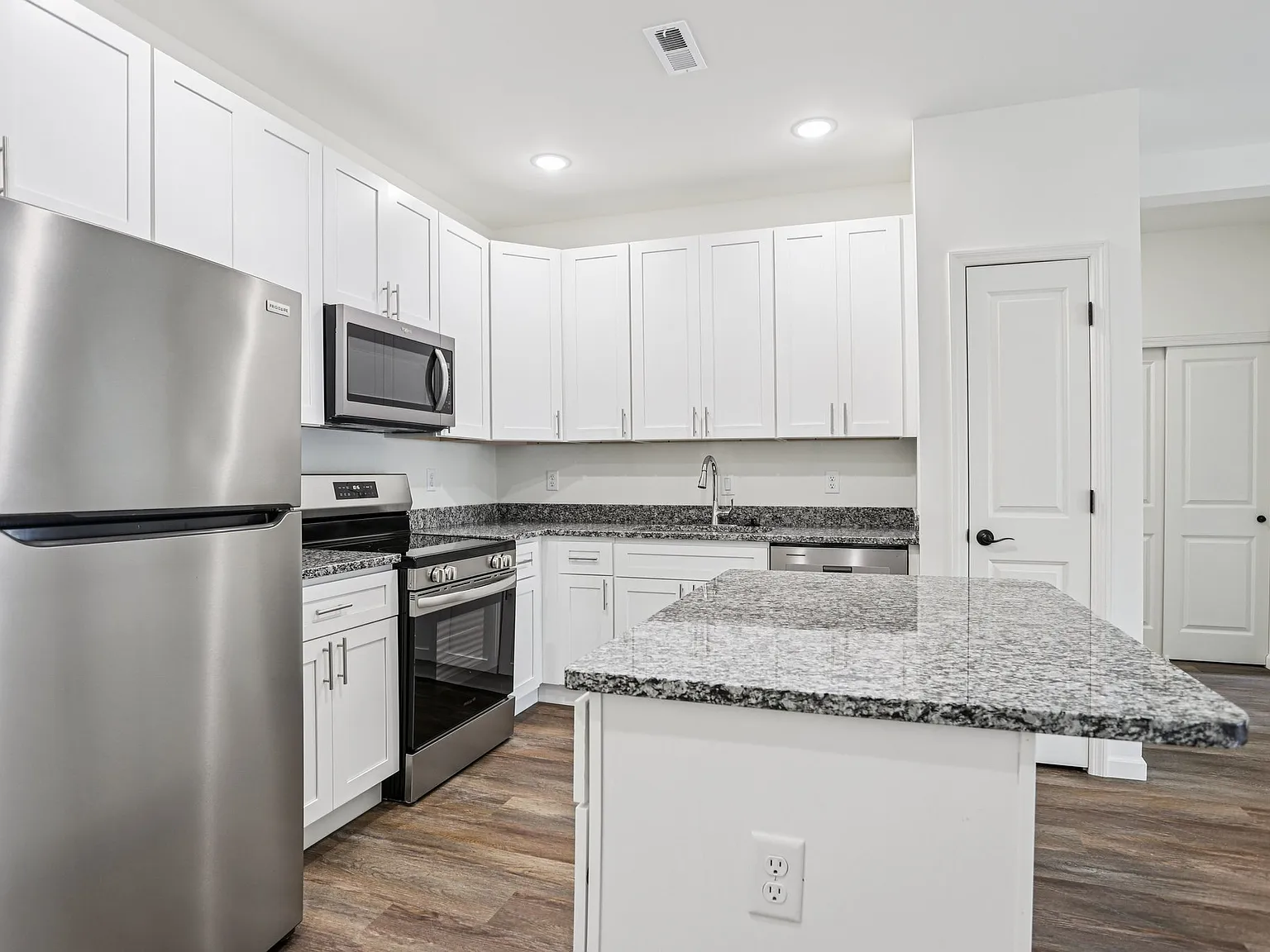 Washington Terrace Apartments — Photo 1