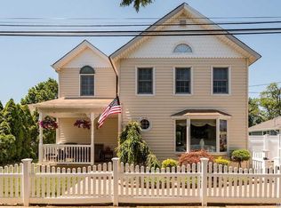 2302 Smith Ln, Seaford, NY 11783