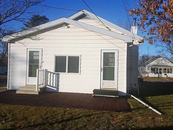 3rd image of 629 E Washington St