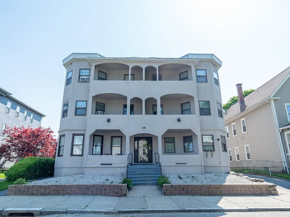 29 Houghton St #4