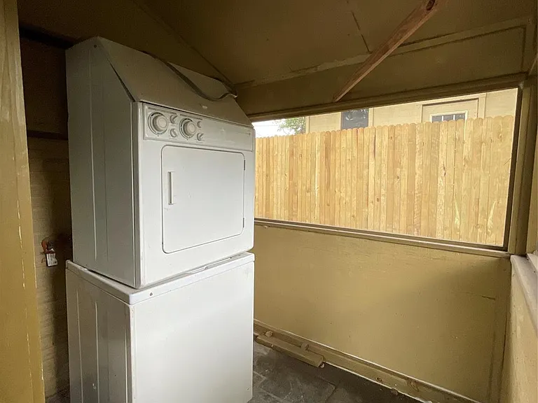 4803 Geraldine St — Photo 10