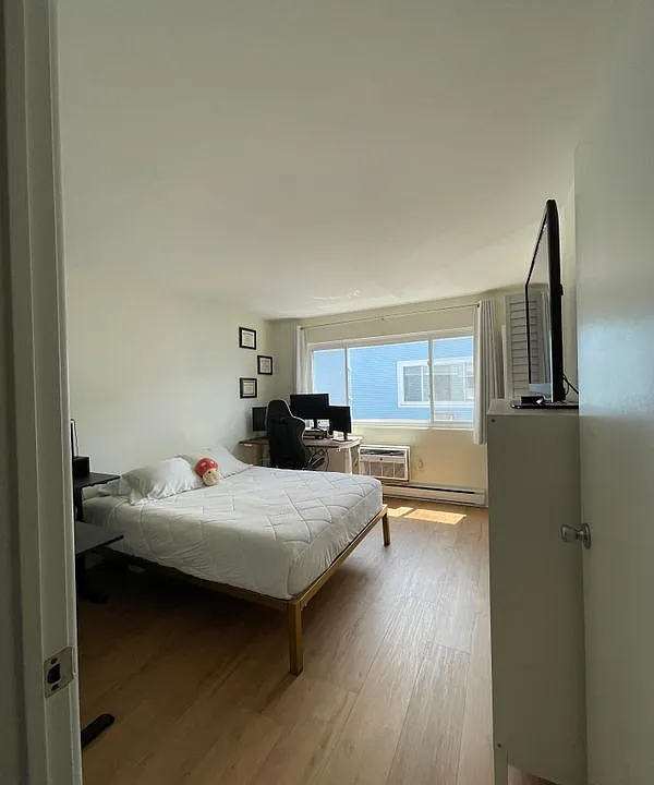 13 W Washington Ave #15