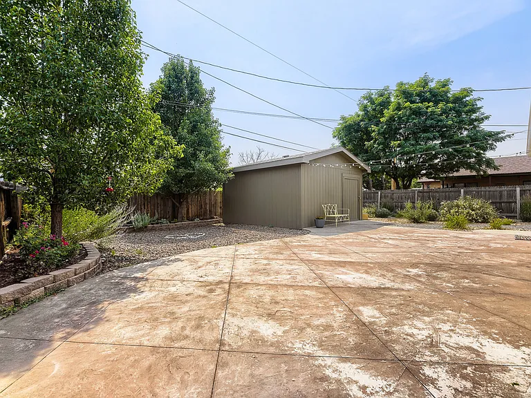 1326 S Clay St — Photo 23