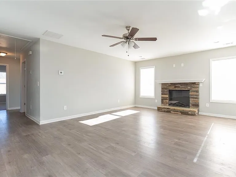 82 Gray Field Ct — Photo 5