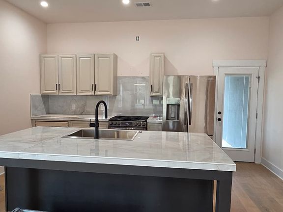 4th image of 111 Twin Oak Dr