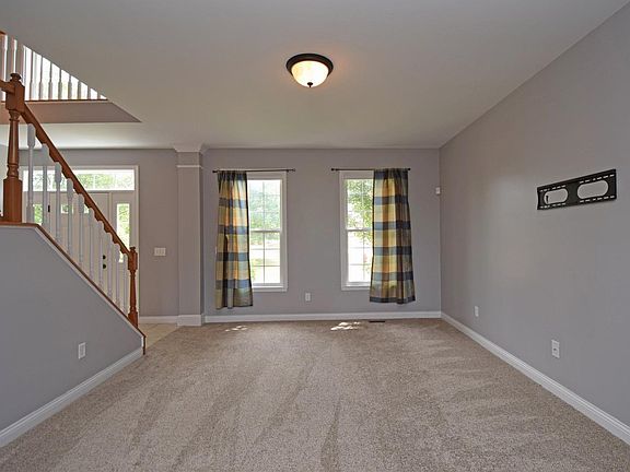 4th image of 2626 Stonehaven Dr
