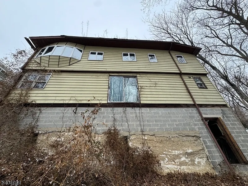 167 Lakeside Dr W photo 1