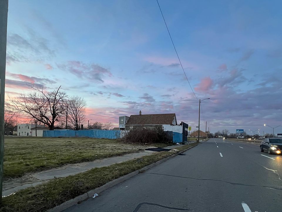 2nd image of 9071 Chrysler Dr