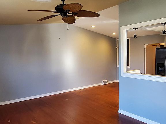 3rd image of 8849 Brocklehurst St