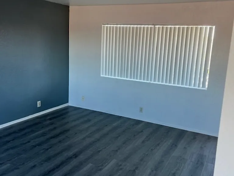 513 W Queen St #7 — Photo 13