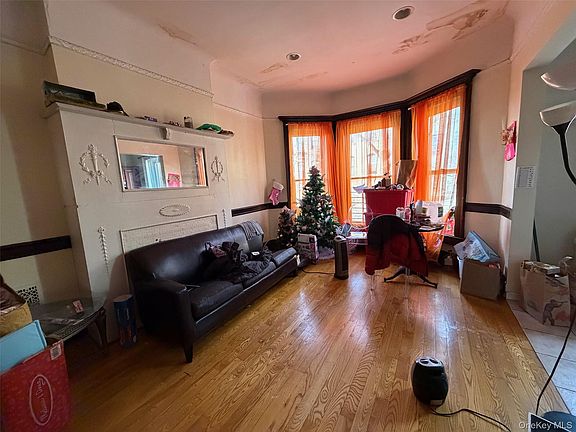 3rd image of 1073 Prospect Place