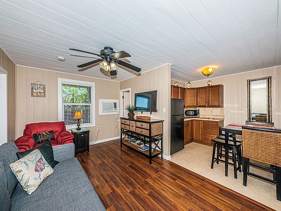 Living Room/Kitchenette
