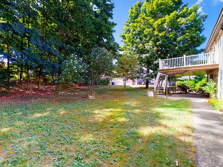 655 South St — Photo 33