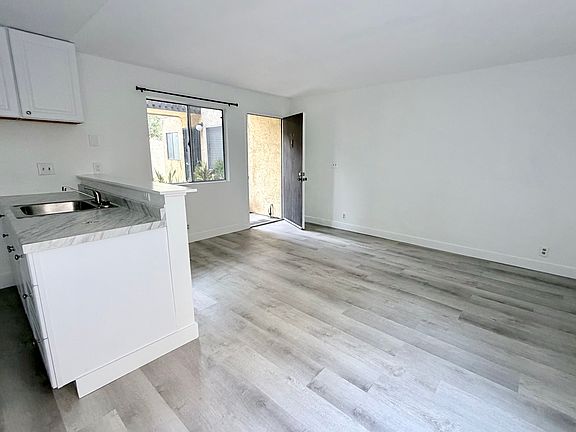 3rd image of 8845 Mira Mesa Blvd APT 4