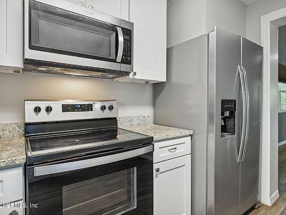 4th image of 4044 Hunter Cir