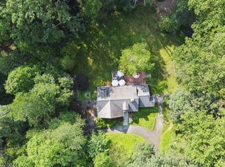 2 Stone House Rd, Mendham, NJ 07945