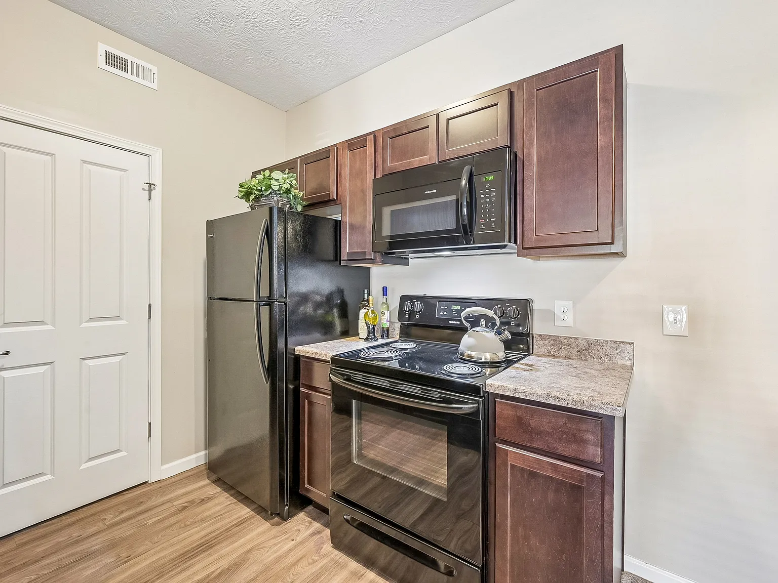 Austin Place Apartments — Photo 1