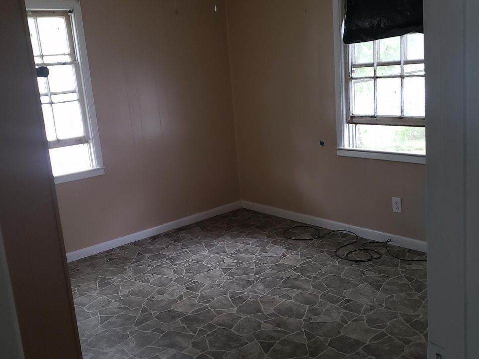 2nd image of 8 W Pearl St