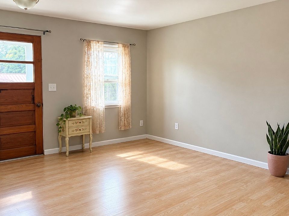 2nd image of 230 W 4th St #3